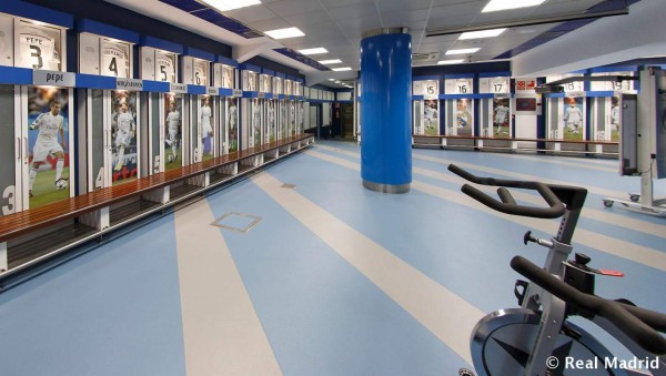 Especial: El camerino del estadio Nacional de Costa Rica y los más lujosos del mundo