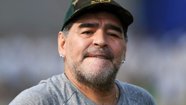 En fotos inéditas: Los besos más recordados de Diego Maradona ¡Hasta con Maluma! &nbsp;&nbsp;