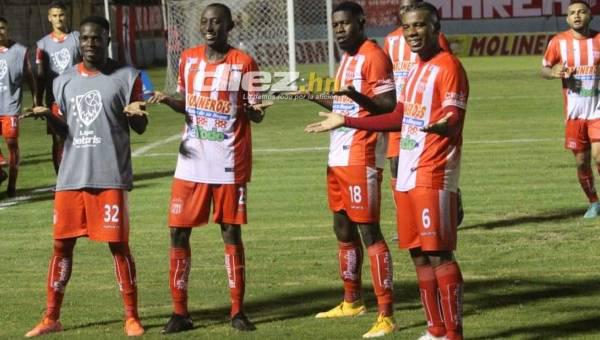 Antony García celebrando uno de sus goles con el Vida en la Liga Nacional de Honduras.