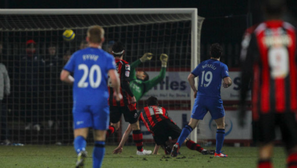 Roger brilla y Wigan avanza en la FA Cup.