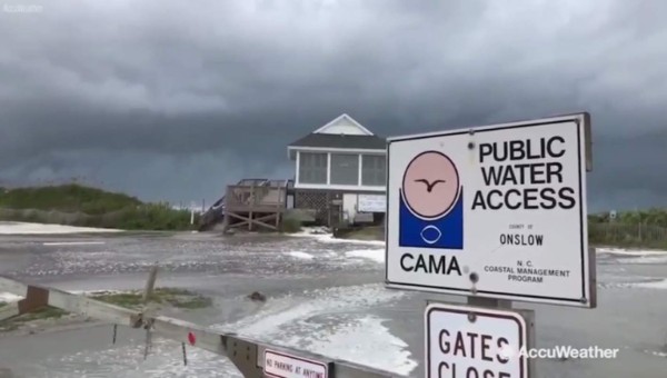 Huracán Florence toca tierra y comienza a desatar su furia en costa este de Estados Unidos