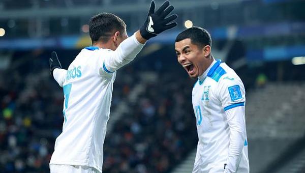 El futbolista de 20 años esperará por mejores propuestas.