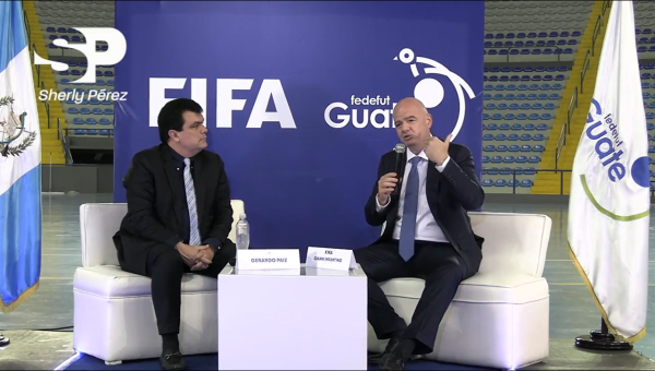 El presidente de la FIFA, Gianni Infantino, anunció la noticia en compañía del jerarca de la Federación de Guatemala, Gerardo Paiz.