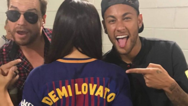 ¿Demi Lovato llevaría toda su belleza a París junto a Neymar?