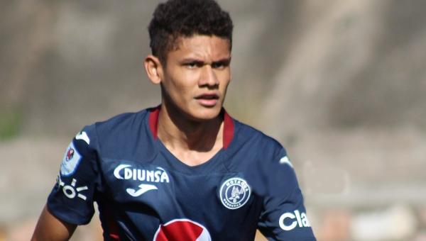 Fichajes Honduras: deja la fábrica y ficha en Primera, duro revés al Real España y la nueva “novia” de Alexy Vega