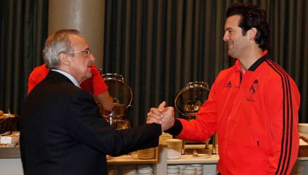 No viste en TV: El espectacular camerino del Ajax y la visita de Florentino Pérez