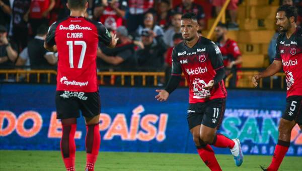 Alex López llegó a 222 juegos con la camiseta del Alajuelense y a 29 goles, solo en liga.