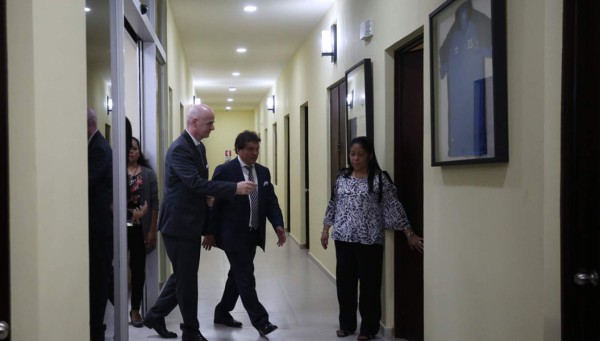 ¡Bonito y moderno! Gianni Infantino inaugura el hotel de las selecciones de El Salvador