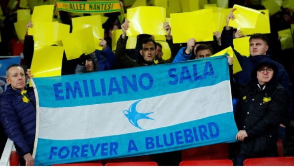 EN FOTOS: Así fue el homenaje que le hicieron a Elimiano Sala en Inglaterra