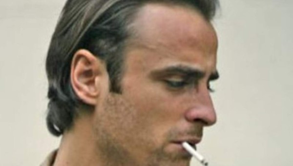 Los grandes futbolistas por el mundo que fueron captados fumando