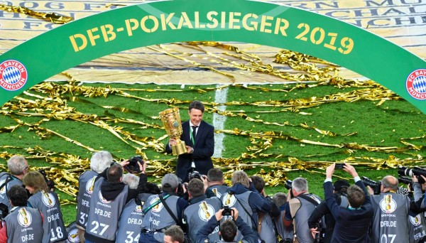 (FILES) In this file photo taken on May 25, 2019 Bayern Munich's Croatian headcoach Niko Kovac celebrates with the trophy and faces photographers after winning the German Cup (DFB Pokal) Final football match RB Leipzig v FC Bayern Munich at the Olympic Stadium in Berlin. - Niko Kovac has been sacked by Bayern Munich, the German champions announced on November 3, 2019, after a poor run of form that has left them fourth in the Bundesliga. Kovac was dumped by Bayern following their 5-1 hammering at Eintracht Frankfurt on November 2, 2019, their worst league defeat in 10 years. (Photo by John MACDOUGALL / AFP) / DFB REGULATIONS PROHIBIT ANY USE OF PHOTOGRAPHS AS IMAGE SEQUENCES AND QUASI-VIDEO.