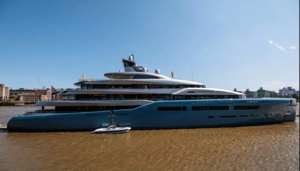 De 127 millones de euros y con cancha de tenis: El lujoso yate que tiene el dueño del Tottenham