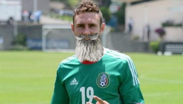 En México le ponen barbas a sus seleccionados en honor al Movember