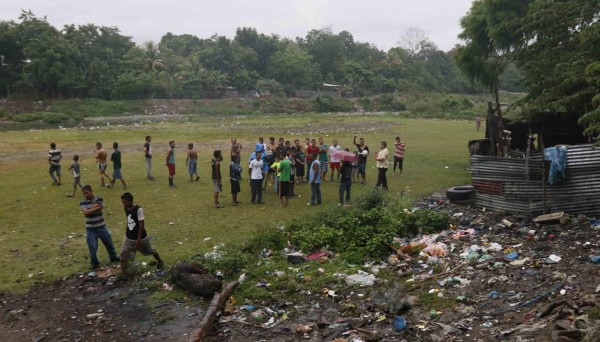 FOTOS: Así es un partido en un bordo de Honduras