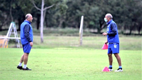 ¡Una mesa de billar! Es considerada como una de las mejores canchas de grama natural en San Pedro Sula