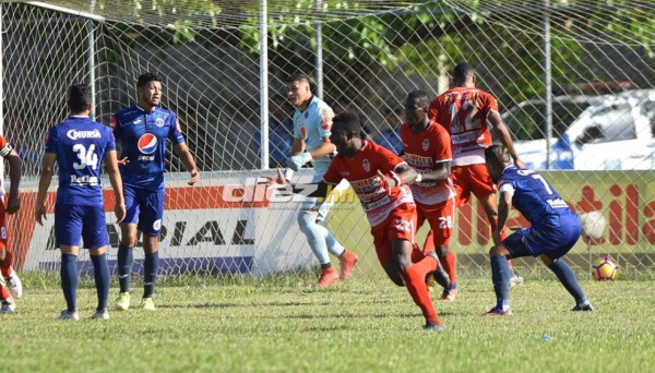 CURIOSO: La camisa de Alexander Aguilar, las gradas del Morazán y Castellón&nbsp;&nbsp;