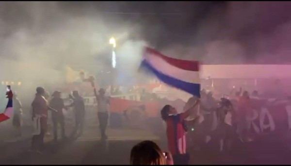 ¡Espectacular banderazo! Afición del Olimpia visitó las afueras del Exploria Stadium para alentar a su equipo