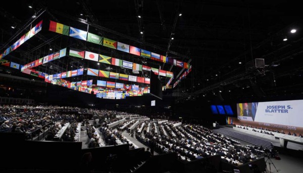 Joseph Blatter reelegido como presidente de la FIFA