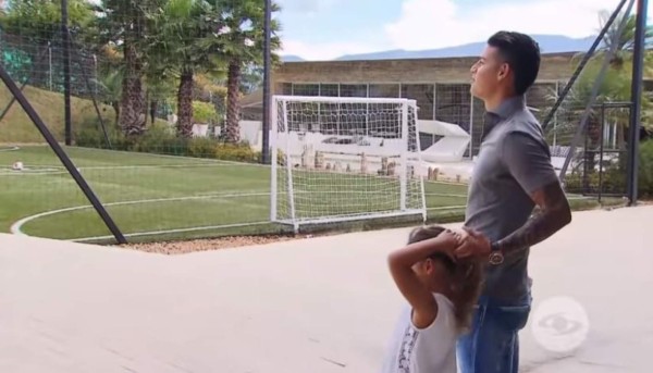 Espectaculares: Los futbolistas que tienen sus mansiones con cancha de fútbol