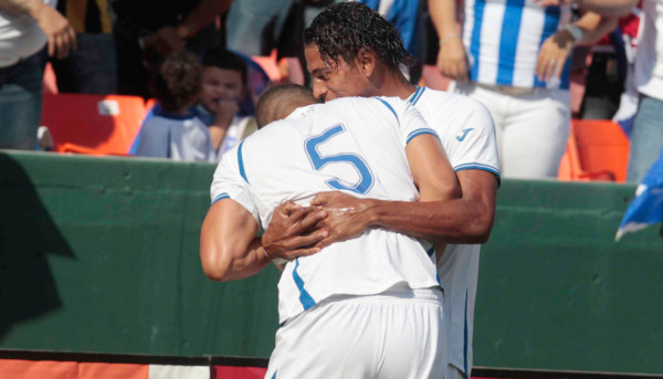 Honduras no falla y golea a El Salvador