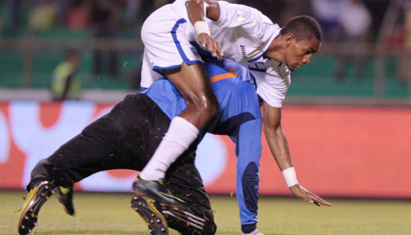 Honduras sufre, pero se mete de segundo