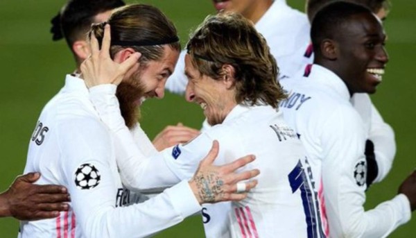 Sergio Ramos se robó las cámaras: El significado del extraño festejo con Lucas Vázquez y su frustración en el fallo de Vinicus