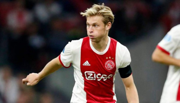 FICHAJES: El delantero que gusta al Real Madrid y Barcelona con otra baja