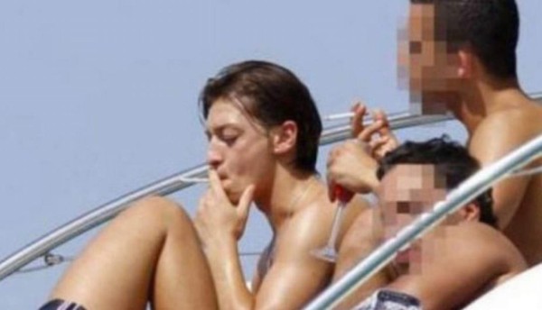 FOTOS: Los futbolistas que han sido sorprendidos fumando