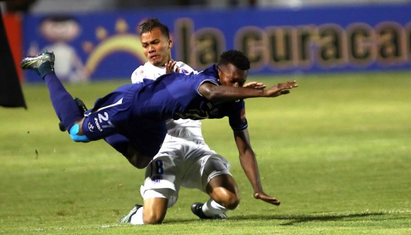 Goles anulados, morbo, patadas y mordidas en el clásico Olimpia-Motagua