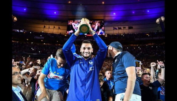 ¡Qué fiestón! Así celebró Francia su título en Rusia ante su público