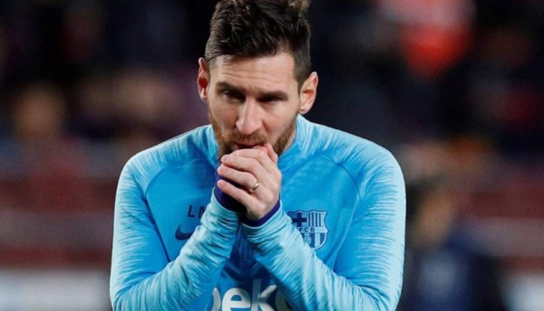 En fotos: El sufrimiento de Lionel Messi en el banquillo del Barcelona contra el Real Madrid