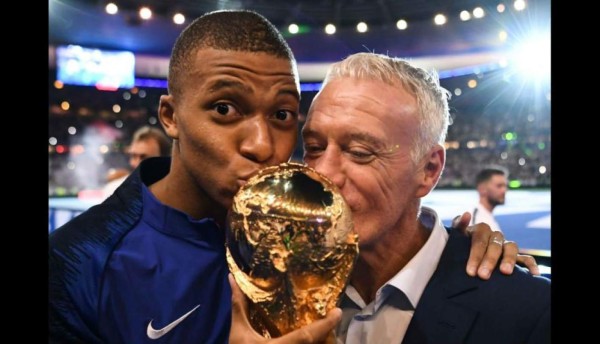 ¡Qué fiestón! Así celebró Francia su título en Rusia ante su público