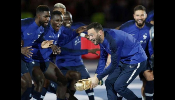 ¡Qué fiestón! Así celebró Francia su título en Rusia ante su público