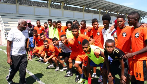 Así forma Don Eulogio Palacios a los futuros jugadores de Liga Nacional