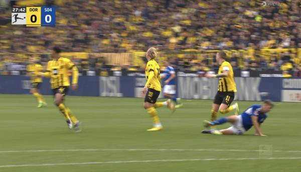 Así fue la dura entrada que sufrió Marco Reus en su pie de apoyo.