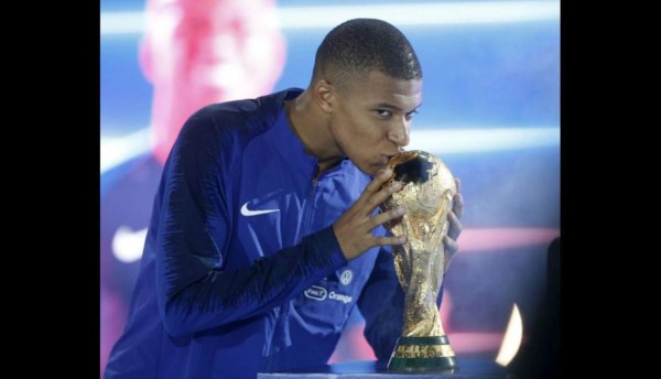 ¡Qué fiestón! Así celebró Francia su título en Rusia ante su público