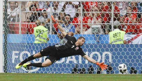 ¡Duelo de arqueros! Ochoa y Navas encabezan la lista de los porteros con más atajadas del Mundial