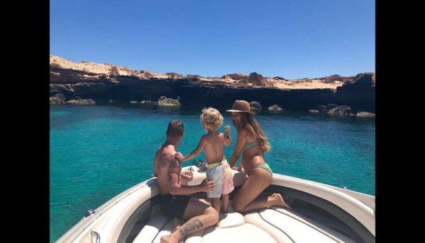 Nuevas fotos: Las vacaciones de lujo de los cracks del fútbol con sus mujeres
