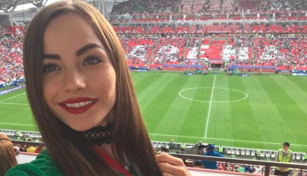 ¡Un bombón! Así es Melanie Pavola, la aficionada más ardiente de la selección mexicana