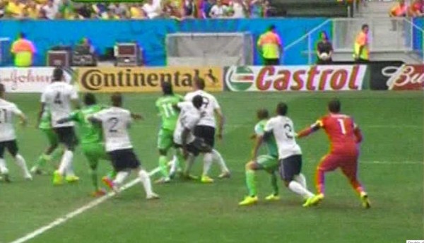 VIDEO: El claro penal que no le pitaron a Nigeria