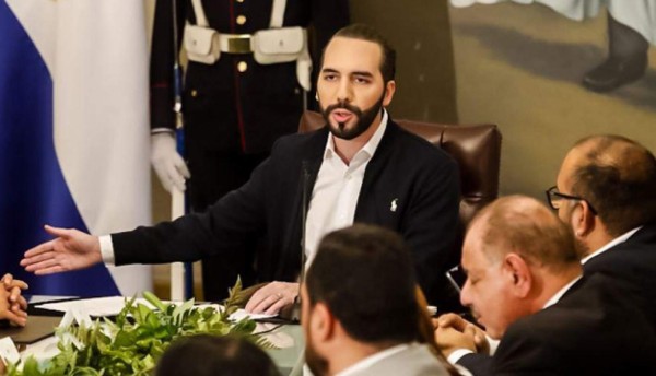 Los radicales esfuerzos de Nayib Bukele para sobrevivir al coronavirus en El Salvador