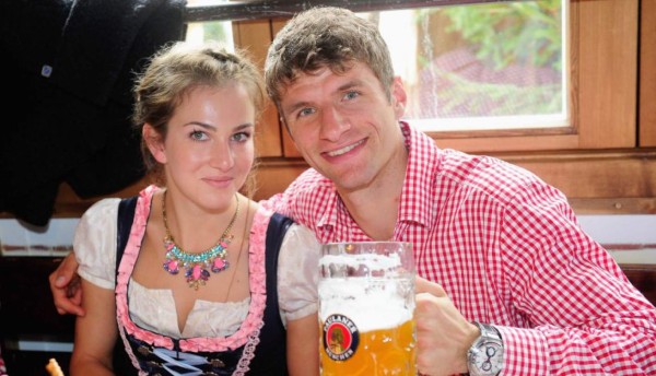 ¿Y este duelo quién lo gana? Las bellas novias y esposas de los crack del Real Madrid y Bayern