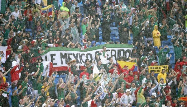 Lluvia y huelga de buses amargan fiesta mexicana en Natal