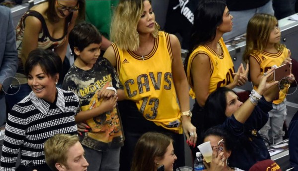 Las Kardashians, las sexis aficionadas que le van a Cavaliers en final de NBA