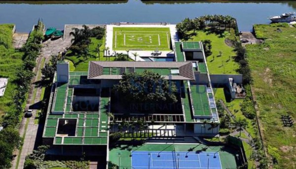 Espectaculares: Los futbolistas que tienen sus mansiones con cancha de fútbol