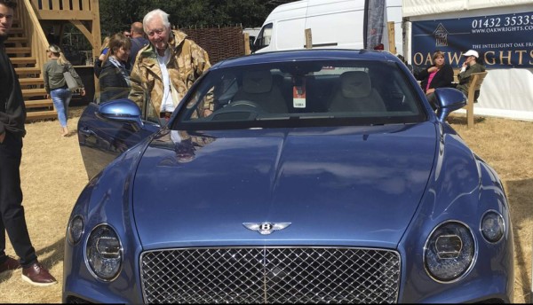 En fotos: Así vive el multimillonario de 72 años que busca joven esposa para darle tarjetas de crédito y herencia