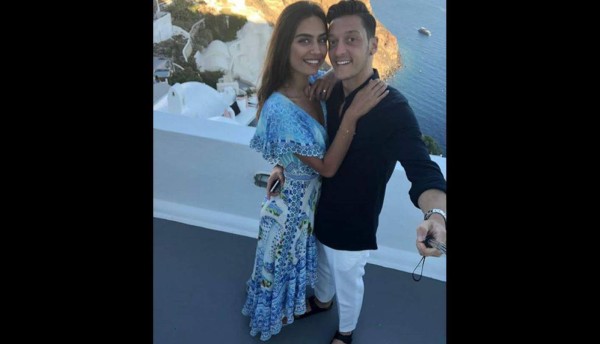 Nuevas fotos: Las vacaciones de lujo de los cracks del fútbol con sus mujeres