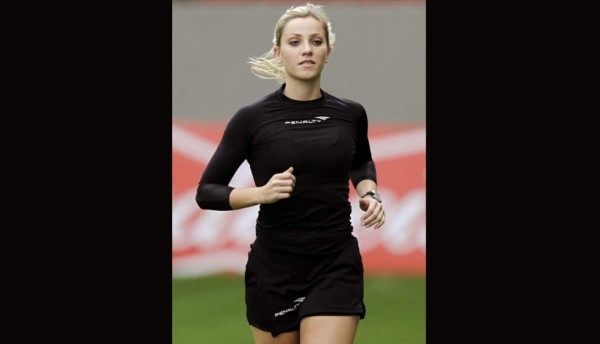 ¡Para enamorarse! Fernanda Colombo, la árbitra brasileña más guapa del mundo