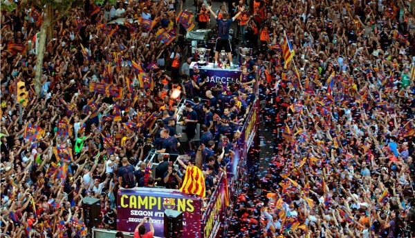 Barcelona celebra en su ciudad el título de Champions