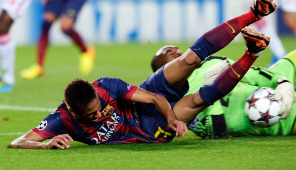 Barcelona golea al Ajax con triplete de Lionel Messi.